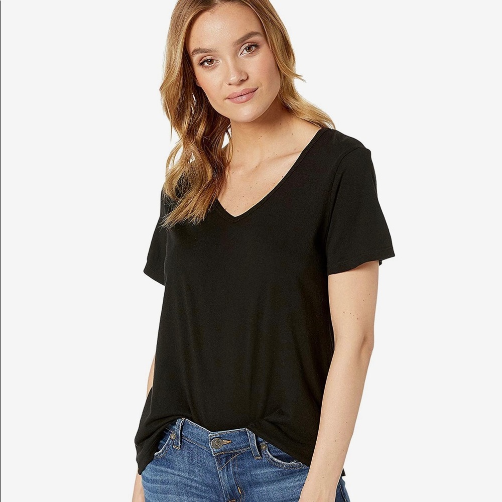NWOT Michael‎ Stars Darling V Neck Top in Black!